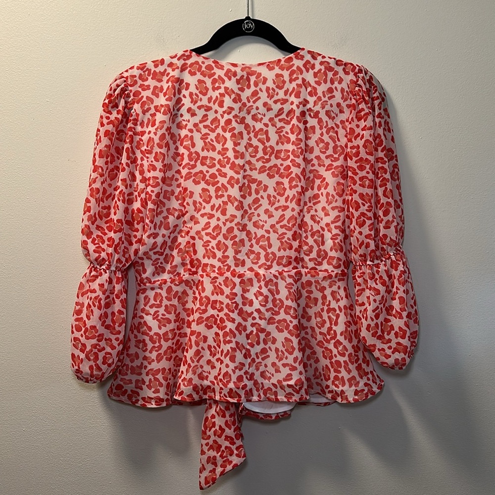 💛New York & Company Women’s Red/White Deep V Neck Tie Front Blouse Size S - Picture 6 of 6